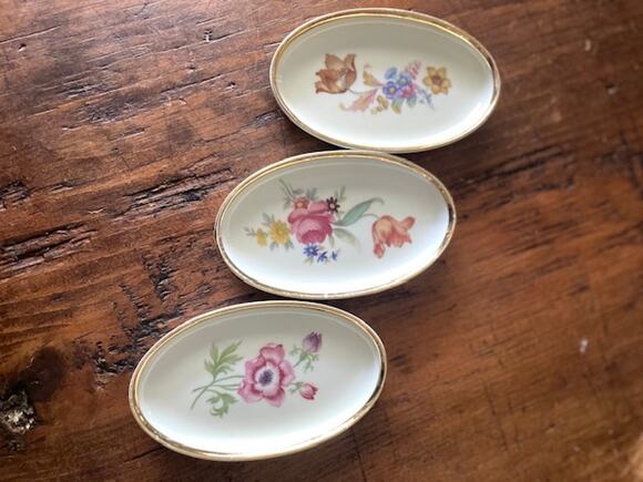 Danmark Porcelain Other - Danmark Porcelain Denmark Floral Trinket Dishes Set of 3 Gold Rim Oval Ring Dish
